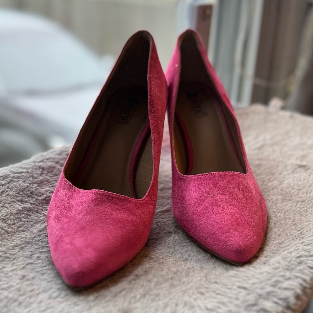 IDIFU Raspberry Pink Pointed-Toe Pumps - Picture 4 of 9